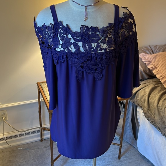 Purple short Butterfly sleeve Top with lace size medium - Picture 3 of 6